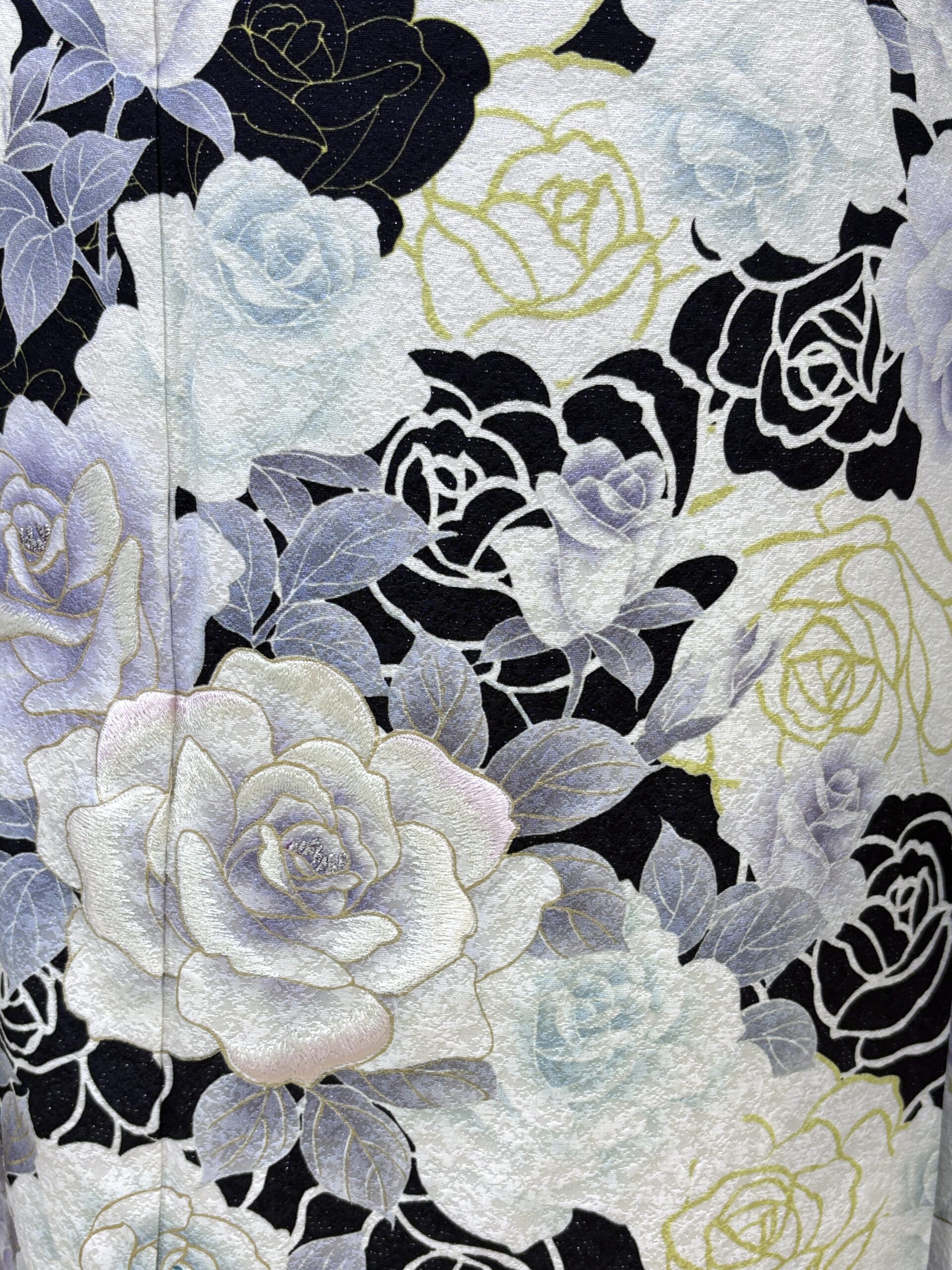 レンタル振袖 モノトーンに咲く薔薇、洗練の大人振袖 | 小いけの振袖