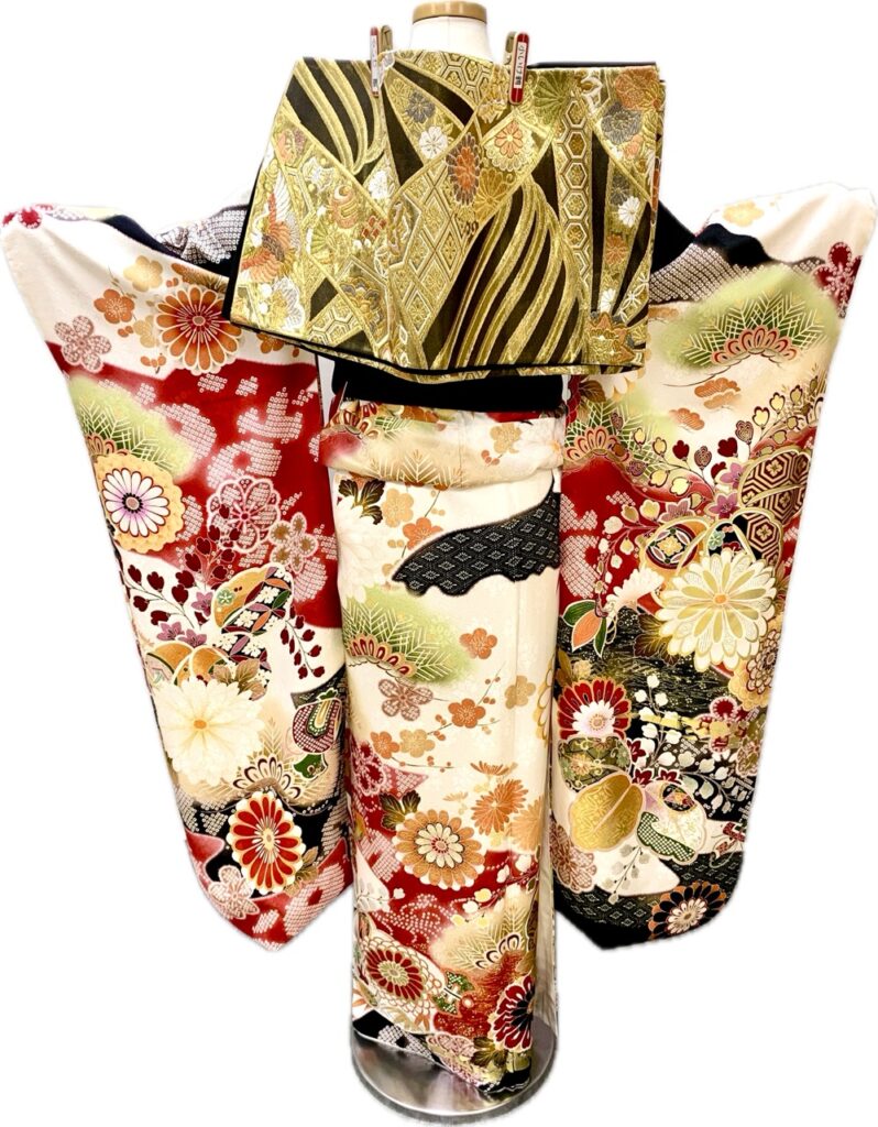 赤染分け黒振袖後ろ